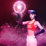jeune femme au Hado avec boule d'energie en main