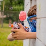 activité gelly tag enfant, joueur à la mire