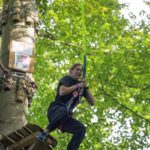 jeune femme sautant au quick jump