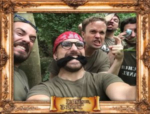 photo d'équipe escape game extérieur